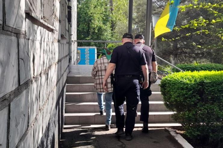 У Теплицькій громаді мати поранила ножем 17-річного сина: поліція затримала жінку