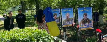 В Главанському ліцеї урочисто відкрили Алею Слави