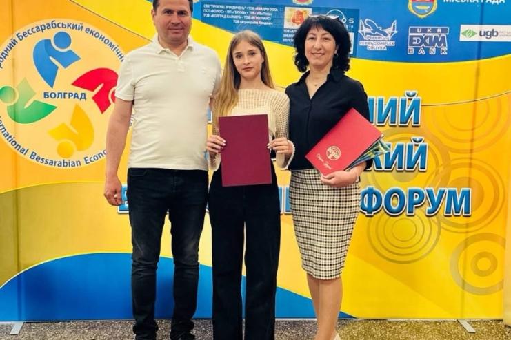 В Криничненській громаді школярка отримала стипендію обдарованим дітям Одеської обласної ради
