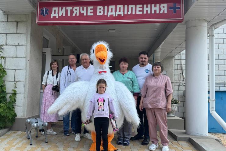Арциз зустрів літо з робопсом Жоріком та подарунками від благодійника Сергія Шутова
