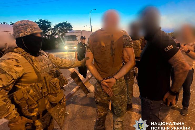 За $10 500 — «в обхід» кордону: на Одещині викрили канал незаконного виїзду до Молдови