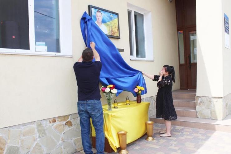 У Саф’янівській громаді відкрили меморіальну дошку загиблому бойовому медику  Володимиру Масленикову