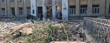 Під завалами можуть бути люди: росіяни вдарили балістикою по навчальному закладу, загинули двоє людей, ще 12 — поранені