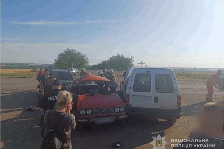 Поліцейські розслідують обставини ДТП в Одеському районі, внаслідок якої травмувались троє людей