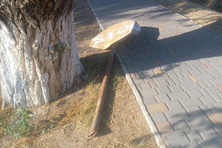 Куди зник знак «STOP» у центрі Арциза? Знайшовся… але не там, де слід