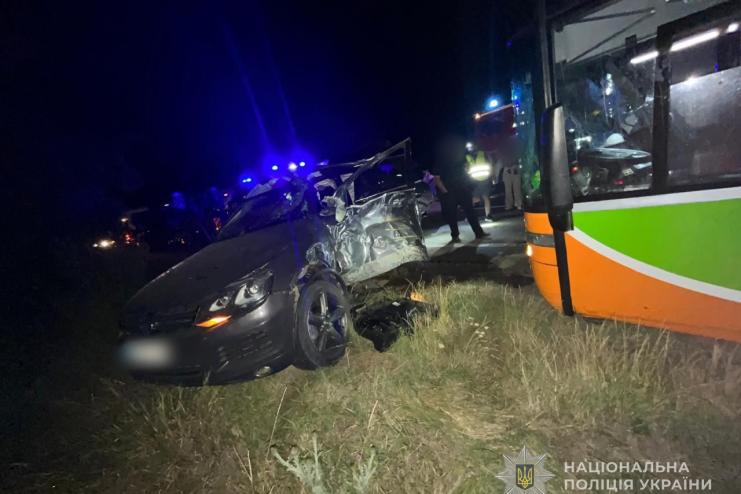 На трасі Одеса – Рені сталася ДТП за участю рейсового автобуса: постраждала водійка легковика