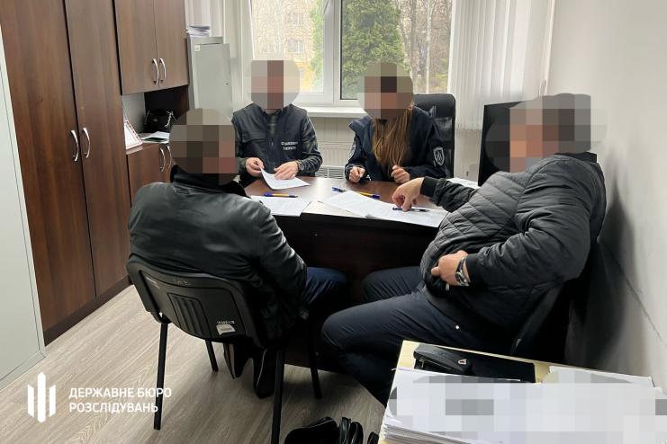 Від Сейшел до «служби на папері»: кого ДБР ловить за махінації з військовим обов’язком