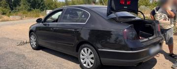 Жителька Одеси спробувала  нелегально відправити чоловіка через кордон у багажнику авто