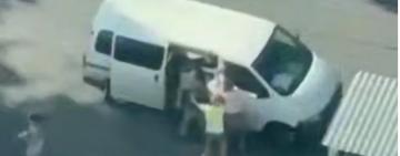Ініціювали службову перевірку: в Одеському ТЦК та СП прокоментували інцидент з "заштовхуванням в бус"