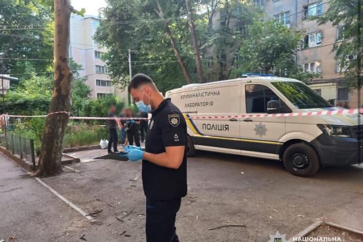 Помстився за образу: поліцейські затримали одесита, який завдав ножових поранень співмістянину