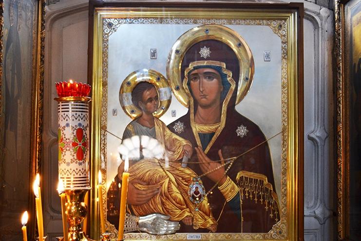 25 июля. Иконы Пресвятой Богородицы "Троеручица"