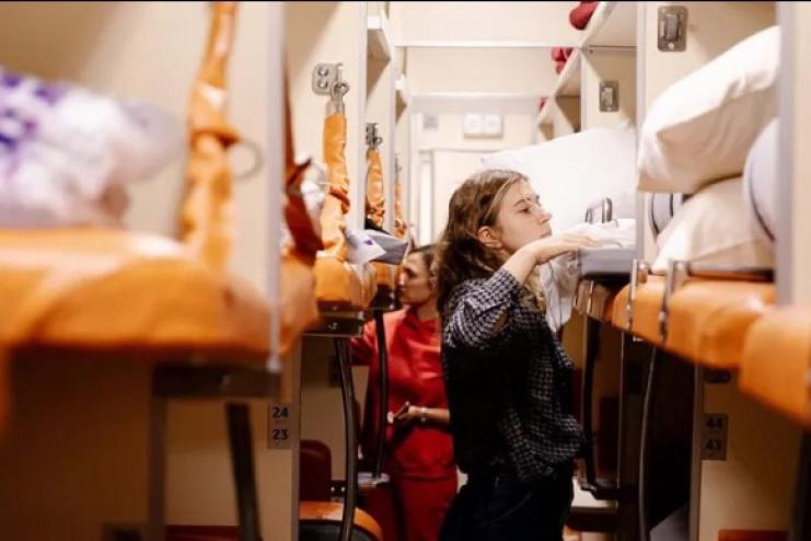 Квитків на всіх не вистачає: в "Укрзалізниці" розповіли, чому в Україні "зникають" вагони поїздів