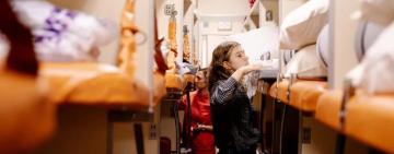 Квитків на всіх не вистачає: в "Укрзалізниці" розповіли, чому в Україні "зникають" вагони поїздів