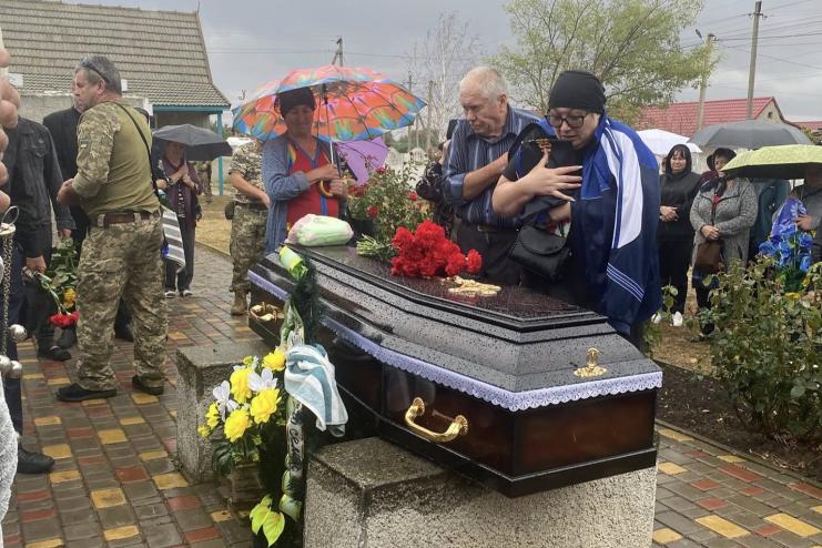 Ганьба у Саратській громаді: Герой віддав життя за Україну, а в рідному селі йому закрили двері храму…