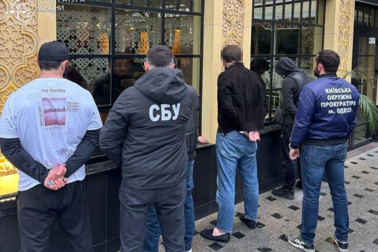 Троє одеситів вимагали неіснуючий борг: їм загрожує до 12 років в’язниці