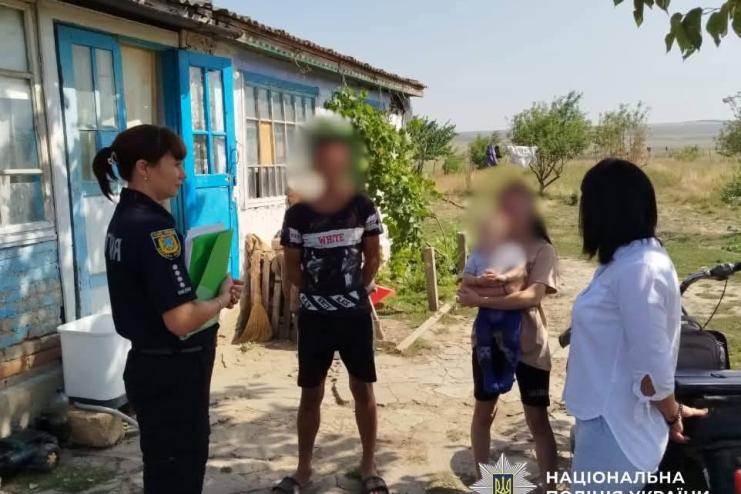 Поліцейські Болградського району перевіряють умови проживання родин з дітьми у складних життєвих обставинах