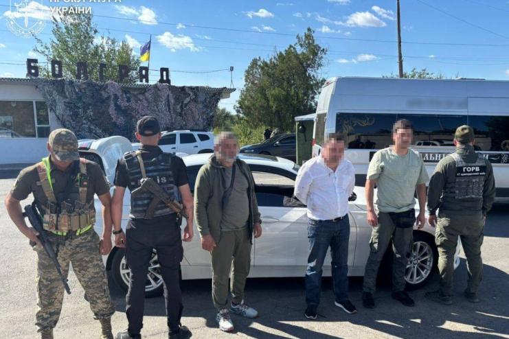На блокпосту в Болграді затримали псевдопрокурора, який переправляв чоловіків за кордон