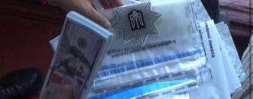 В Одесі судитимуть іноземця, який за 6 000 доларів обіцяв допомогти з оформленням посвідки на проживання