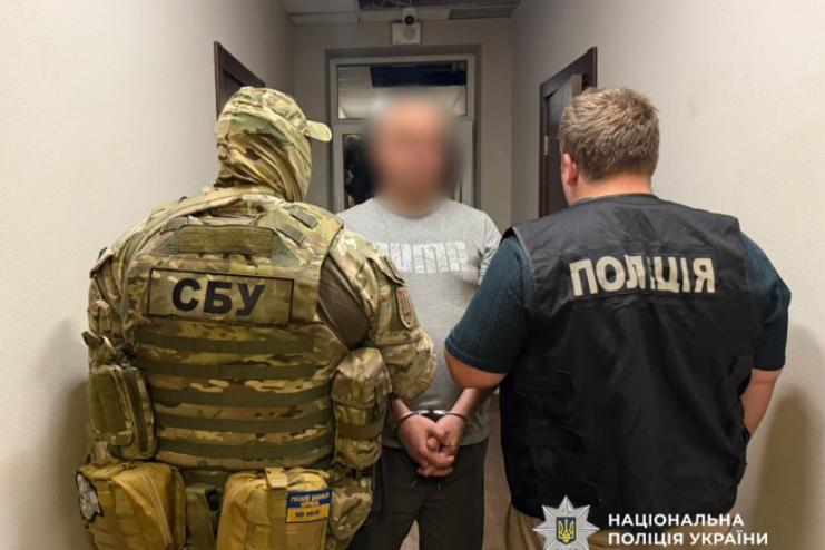 4000 доларів за “сприяння”: в Одесі затримали військовослужбовця, який торгував впливом