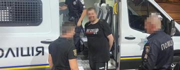 В Одесі викрили схему виїзду чоловіків за кордон через фальшиві паспорти та довідки про інвалідність