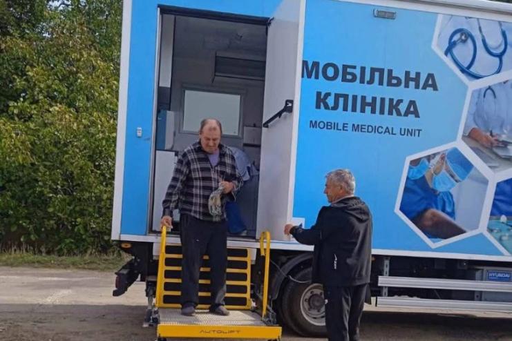 «Мобільна клініка» знову в дорозі: днями працювала в Кам'янському