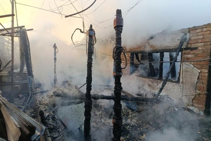 В Ізмаїлі масштабна пожежа знищила дах приватного будинку