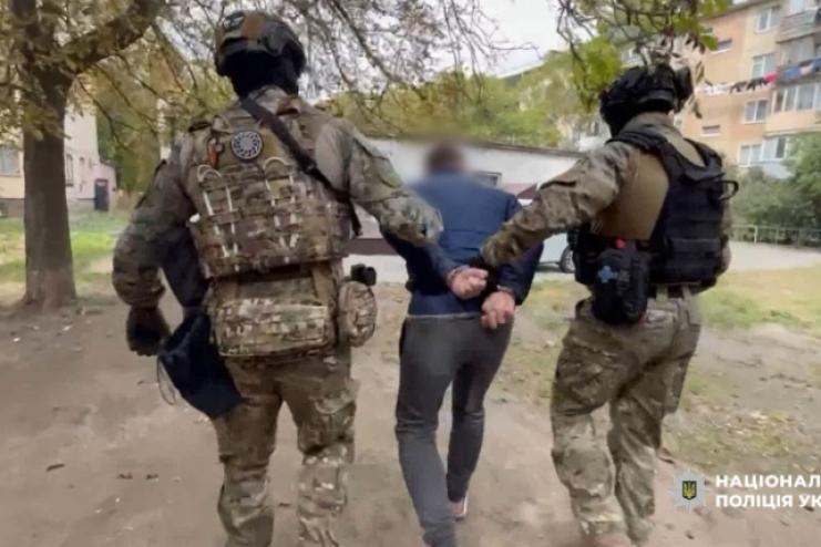 Бив руками, ногами та руків’ям пістолета: одеські поліцейські затримали 26-річного жителя Одеси за підозрою у вбивстві знайомого