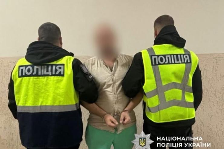 В Одесі поліцейські затримали чоловіка, який жорстоко побив приятеля під час застілля