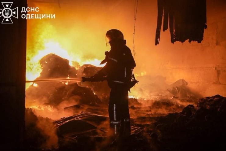 росія знову масовано атакувала Одещину ударними безпілотниками