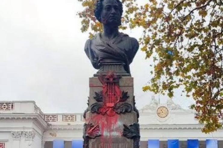 В Одесі активісти вимагають демонтувати погруддя Пушкіну