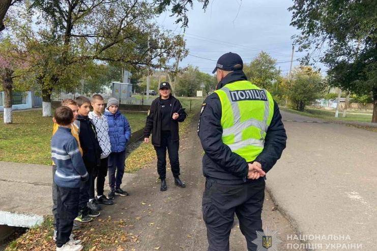 Поліцейські Одещини навчають дітей безпеці: від онлайн-загроз до правил дорожнього руху