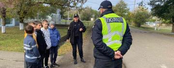 Поліцейські Одещини навчають дітей безпеці: від онлайн-загроз до правил дорожнього руху
