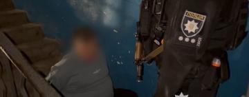 В Одесі поліцейські затримали чоловіка, який спричинив тяжке тілесне ушкодження знайомому