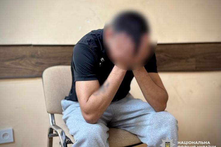 В Одесі затримали двох молодиків, які підпалювали автомобілі на замовлення «куратора» з інтернету