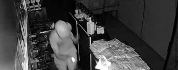 Одеські поліцейські викрили зловмисника, який проник до трьох магазинів і викрав гроші з кас