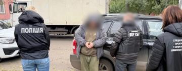 Одеські поліцейські затримали посадовця військової частини за зловживання впливом