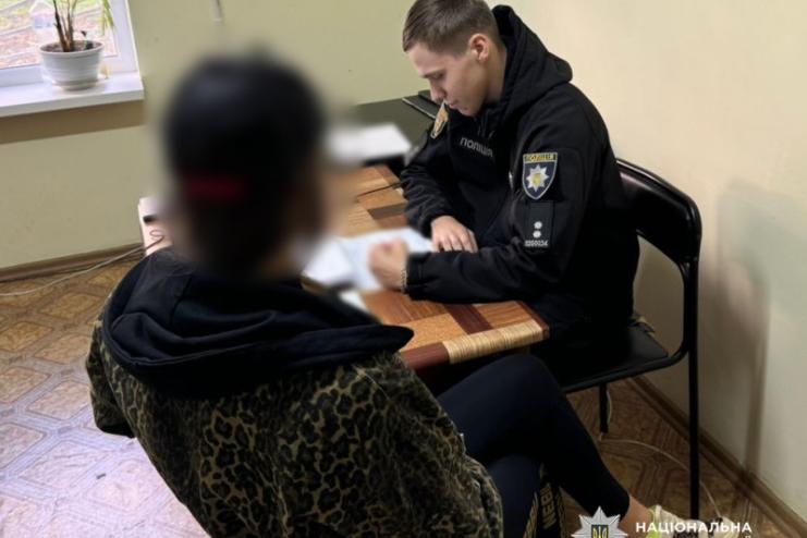 Одеські поліцейські склали адміністративний протокол на матір 13-річної школярки, яка побила свою однокласницю