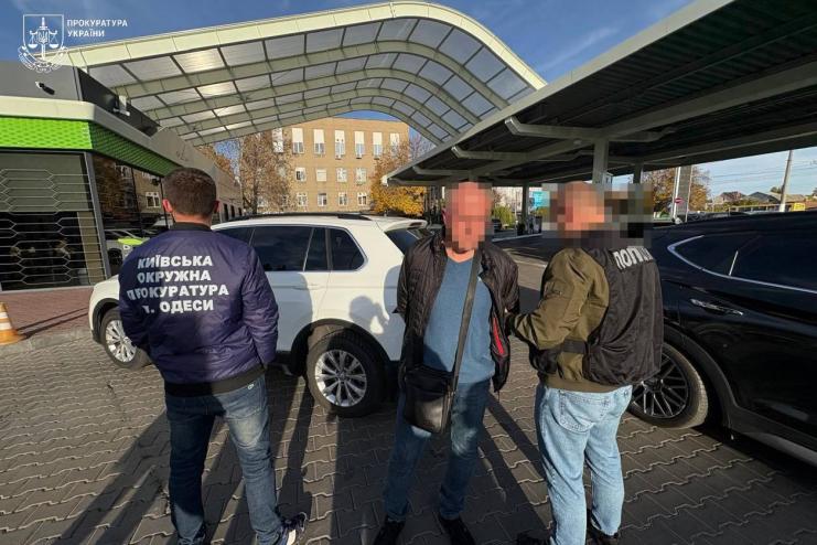 В Одесі чоловіка затримали за «допомогу» в уникненні мобілізації: обіцяв працевлаштування позаштатним співробітником СБУ