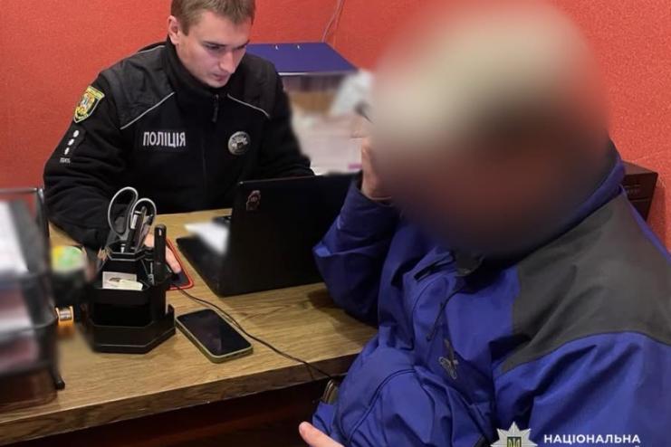 Поліцейські викрили та затримали ренійця, який пограбував працівницю пенсійного фонду