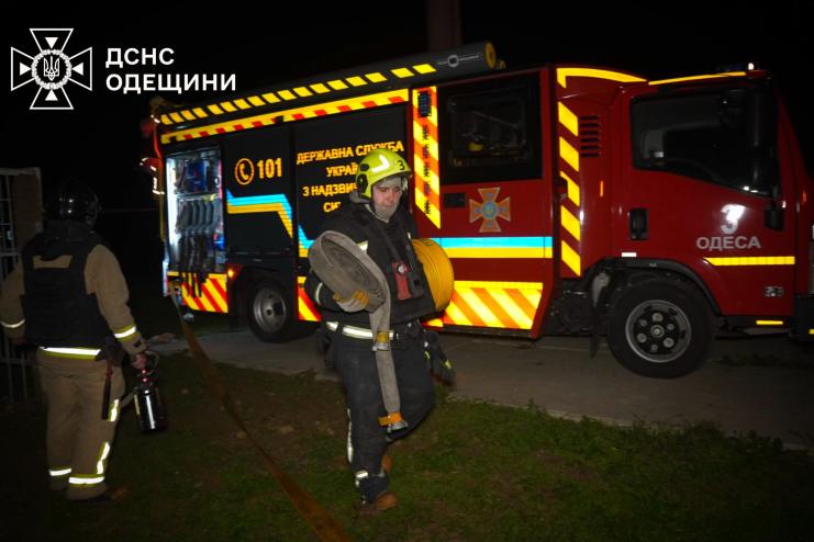 Росія атакувала Одещину дронами: рятувальники ліквідували пожежу на енергооб’єкті