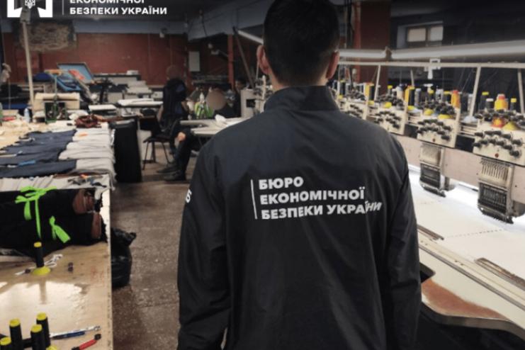 В Одесі іноземця засудили за виробництво підробок брендовго одягу — загалом сплатить понад 580 тисяч гривень