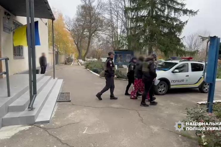 На Одещині жінка під час сварки смертельно поранила співмешканця — її взяли під варту