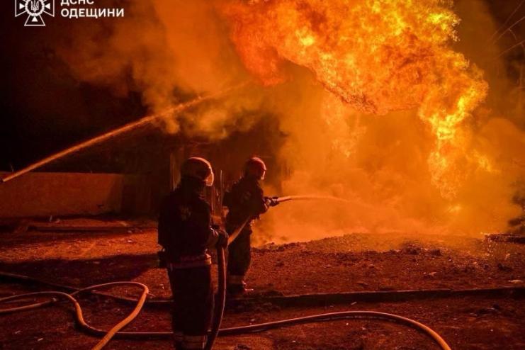 Цієї ночі ворог масовано атакував Одещину ударними безпілотниками