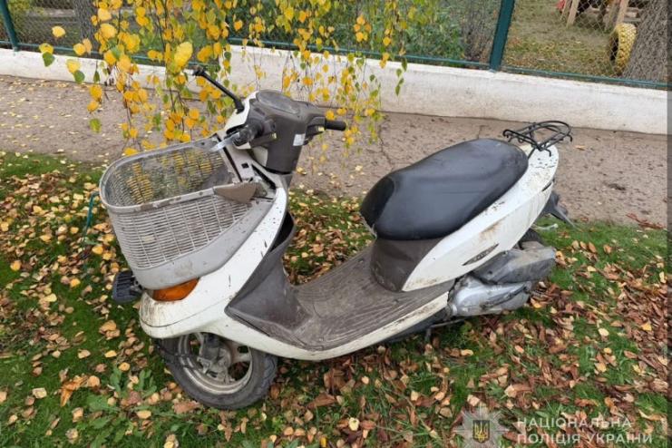 Збив пенсіонерку з мопеда та заволодів її транспортом: на Одещині поліцейські затримали 28-річного чоловіка, який перебував у розшуку