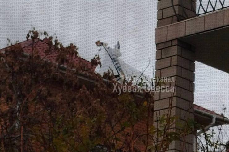 Одещина знову під ворожою атакою: уламки безпілотників впали в кількох районах