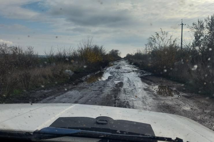 Небезпечна дорога — шкільний маршрут під загрозою: хто відповідає за бездоріжжя між Веселою Долиною та Єлізаветівкою
