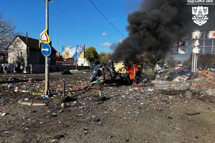 У Чорноморську внаслідок атаки дронами є загиблі та поранені