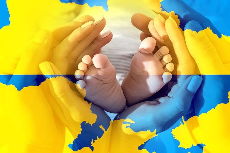 Президент підписав закон про суттєве підвищення виплат при народженні дитини: що зміниться з 1 січня 2026 року