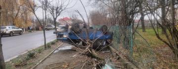 На Одещині п’яний водій тікав від поліції й потрапив у ДТП: під колеса перекинутої автівки потрапила жінка з дитячим візочком