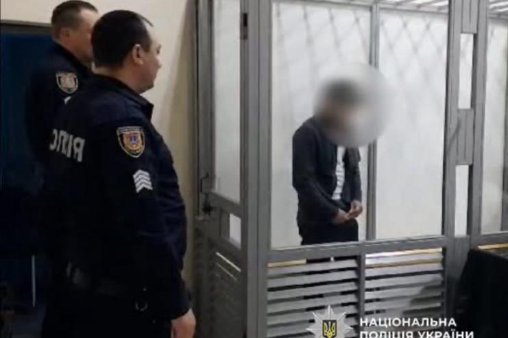 На 13 років ув’язнили молодика за вбивство матері та семирічної сестри